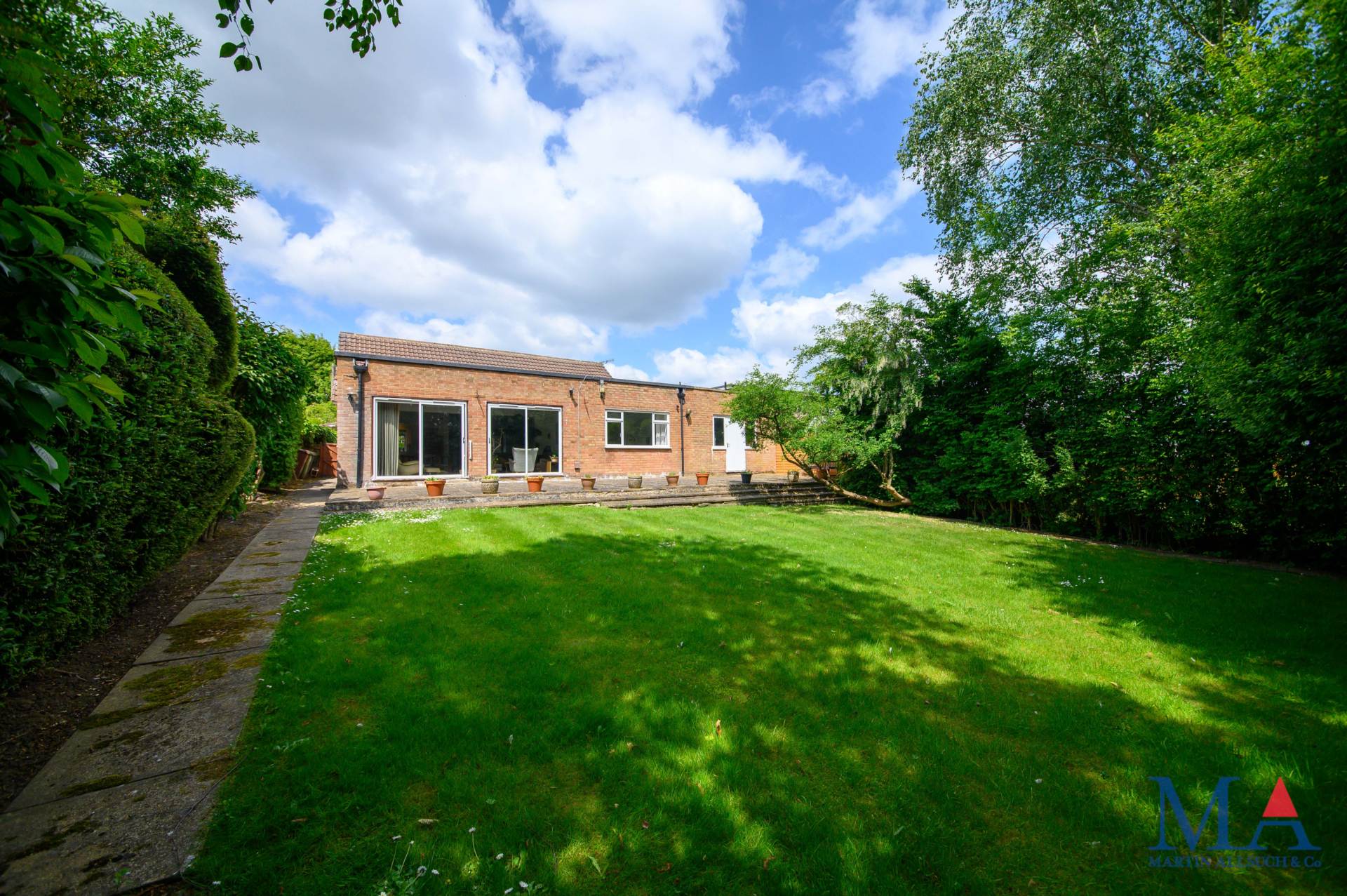 Lodge Avenue, Elstree, Image 2
