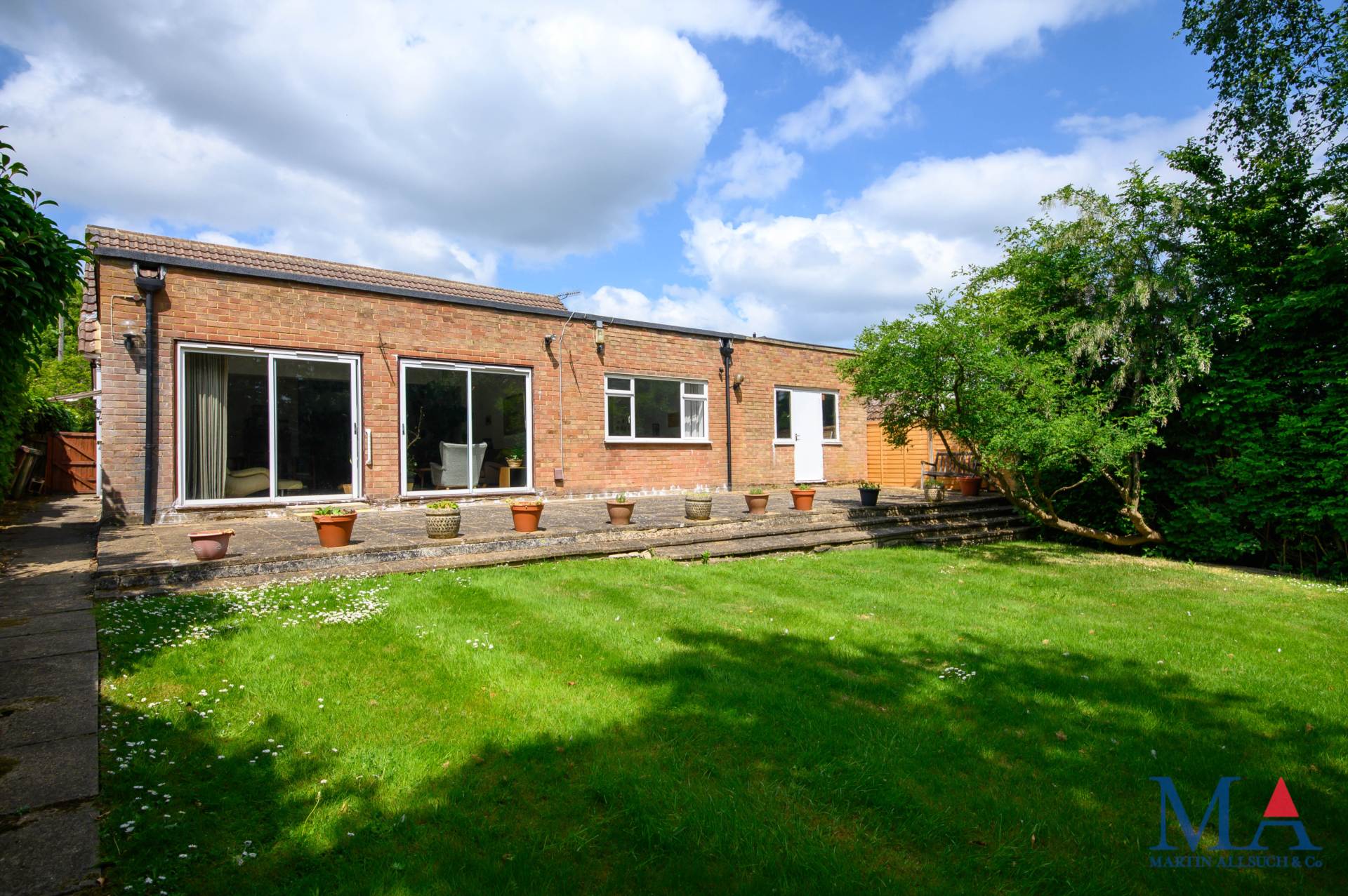 Lodge Avenue, Elstree, Image 21
