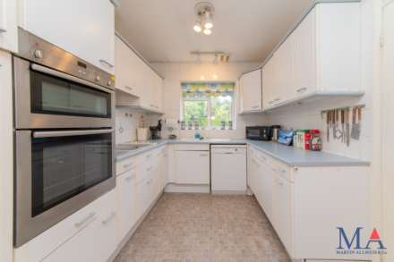 Lodge Avenue, Elstree, Image 14