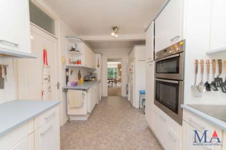 Lodge Avenue, Elstree, Image 16