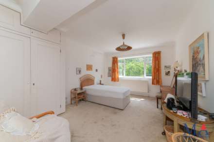 Lodge Avenue, Elstree, Image 6