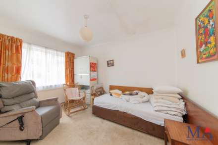 Lodge Avenue, Elstree, Image 9