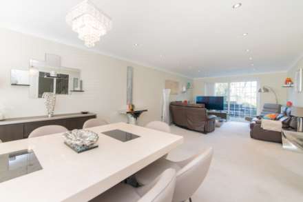 Cavendish Crescent, Elstree, Image 12