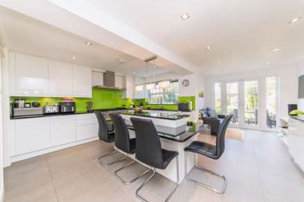 Cavendish Crescent, Elstree, Image 4