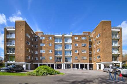 2 Bedroom Flat, Holders Hill Road, London