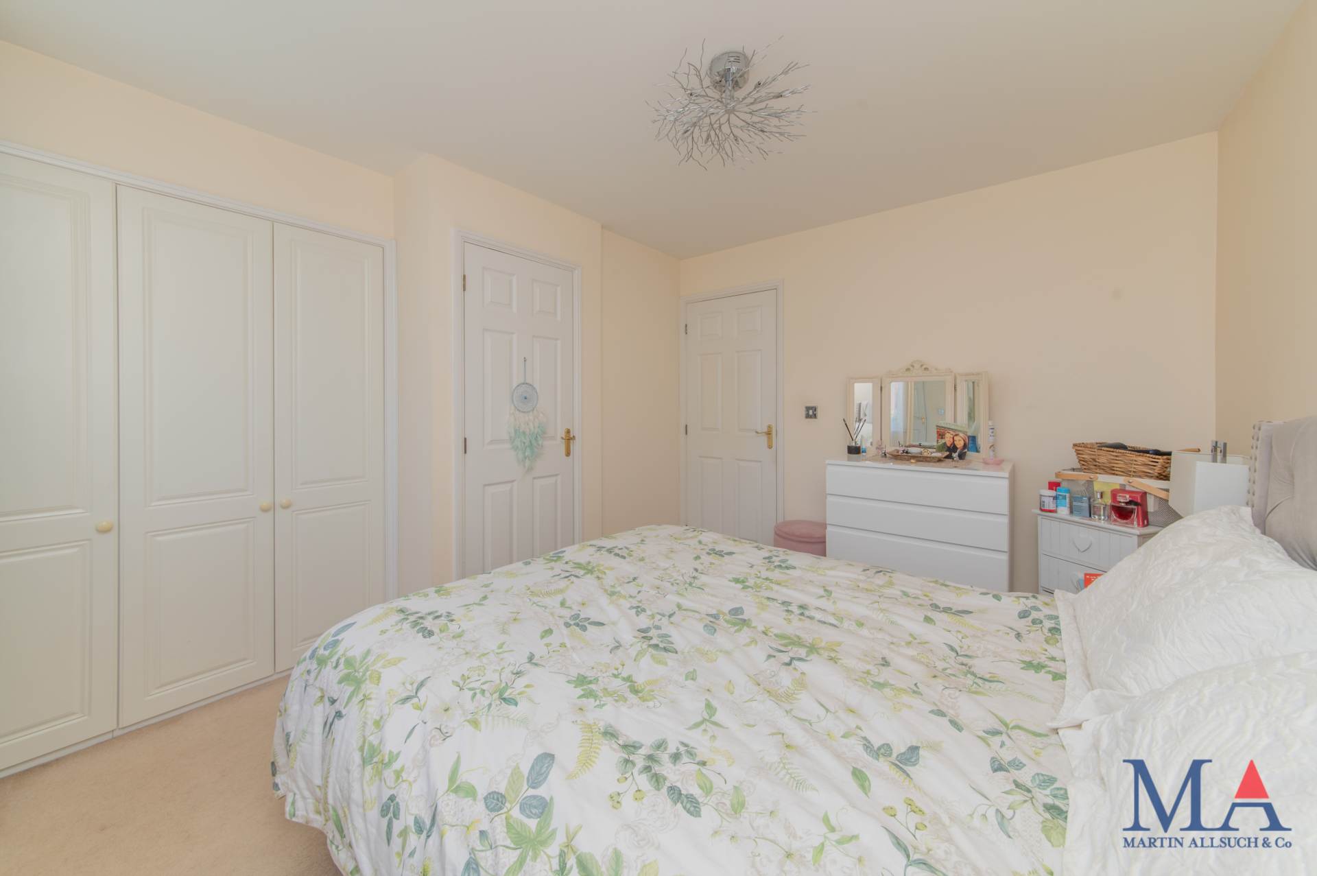 Whitehall Close, Borehamwood, Image 10