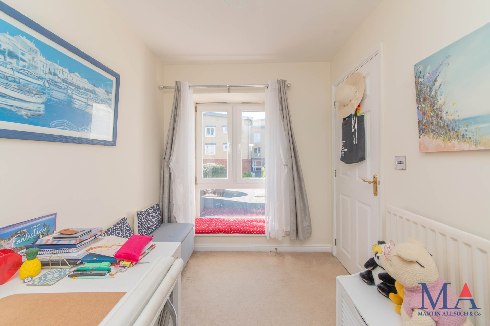 Whitehall Close, Borehamwood, Image 13