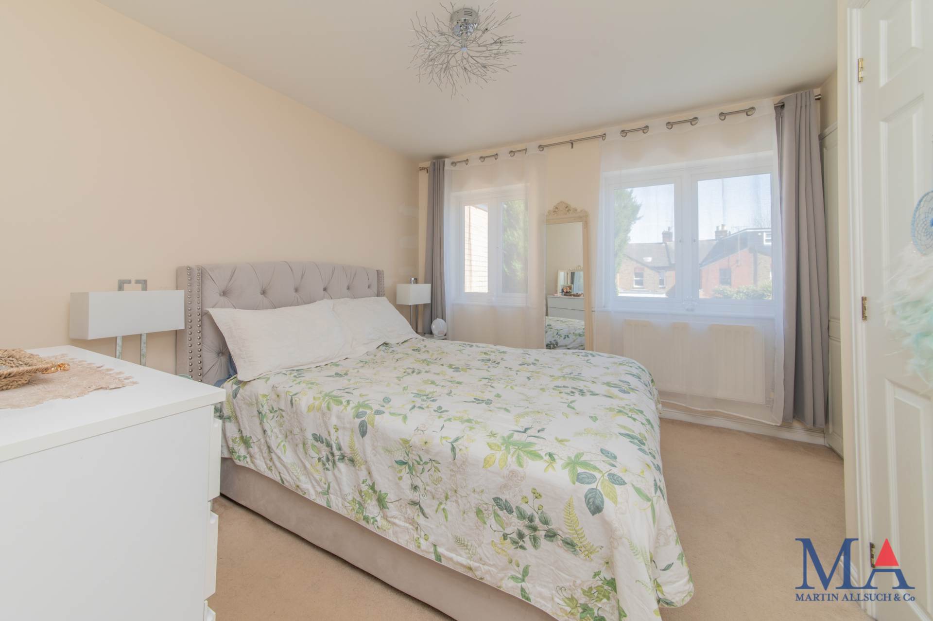 Whitehall Close, Borehamwood, Image 9
