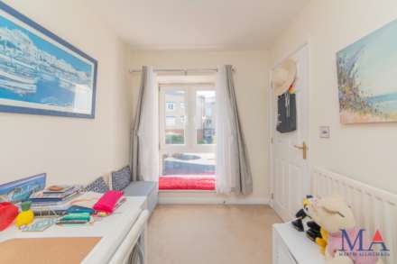 Whitehall Close, Borehamwood, Image 13