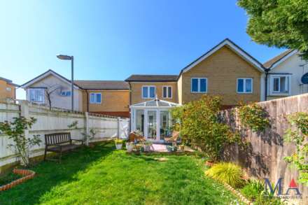 Whitehall Close, Borehamwood, Image 17