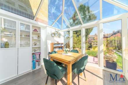 Whitehall Close, Borehamwood, Image 2