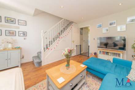 Whitehall Close, Borehamwood, Image 4