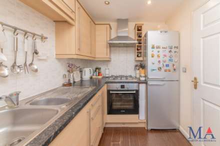 Whitehall Close, Borehamwood, Image 5