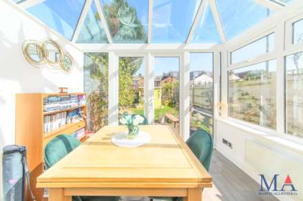 Whitehall Close, Borehamwood, Image 8