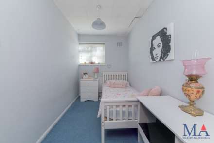 Aycliffe Road, Borehamwood, Image 12