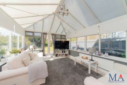 Aycliffe Road, Borehamwood, Image 2