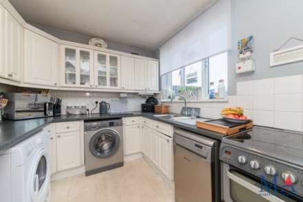 Aycliffe Road, Borehamwood, Image 6