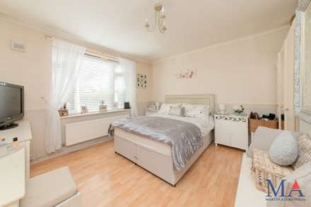 Aycliffe Road, Borehamwood, Image 8
