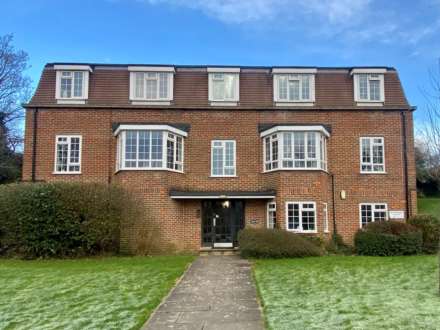 3 Bedroom Flat, Craigmount, Radlett