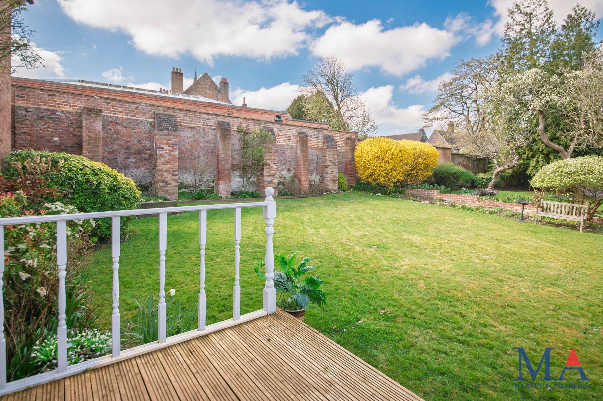 The Bartons, Elstree, Image 15