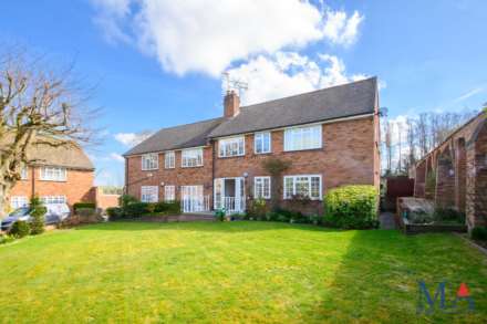 The Bartons, Elstree, Image 14