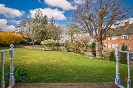 The Bartons, Elstree, Image 16