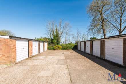 The Bartons, Elstree, Image 17