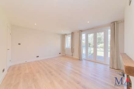 The Bartons, Elstree, Image 4