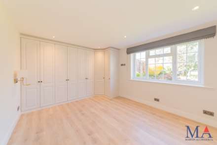The Bartons, Elstree, Image 6
