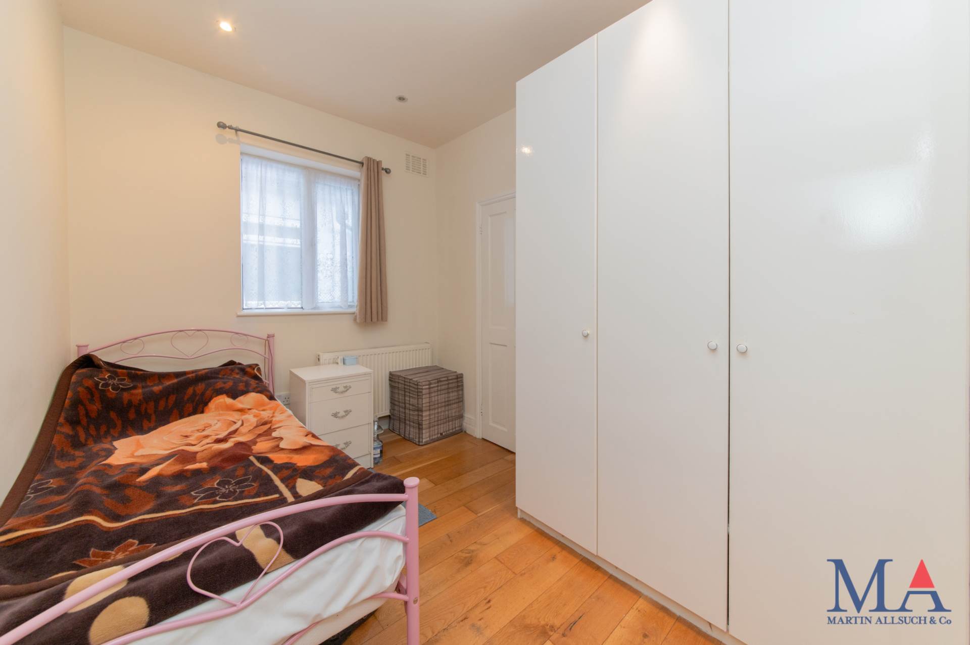 Fairmead Crescent, Edgware, HA8, Image 12