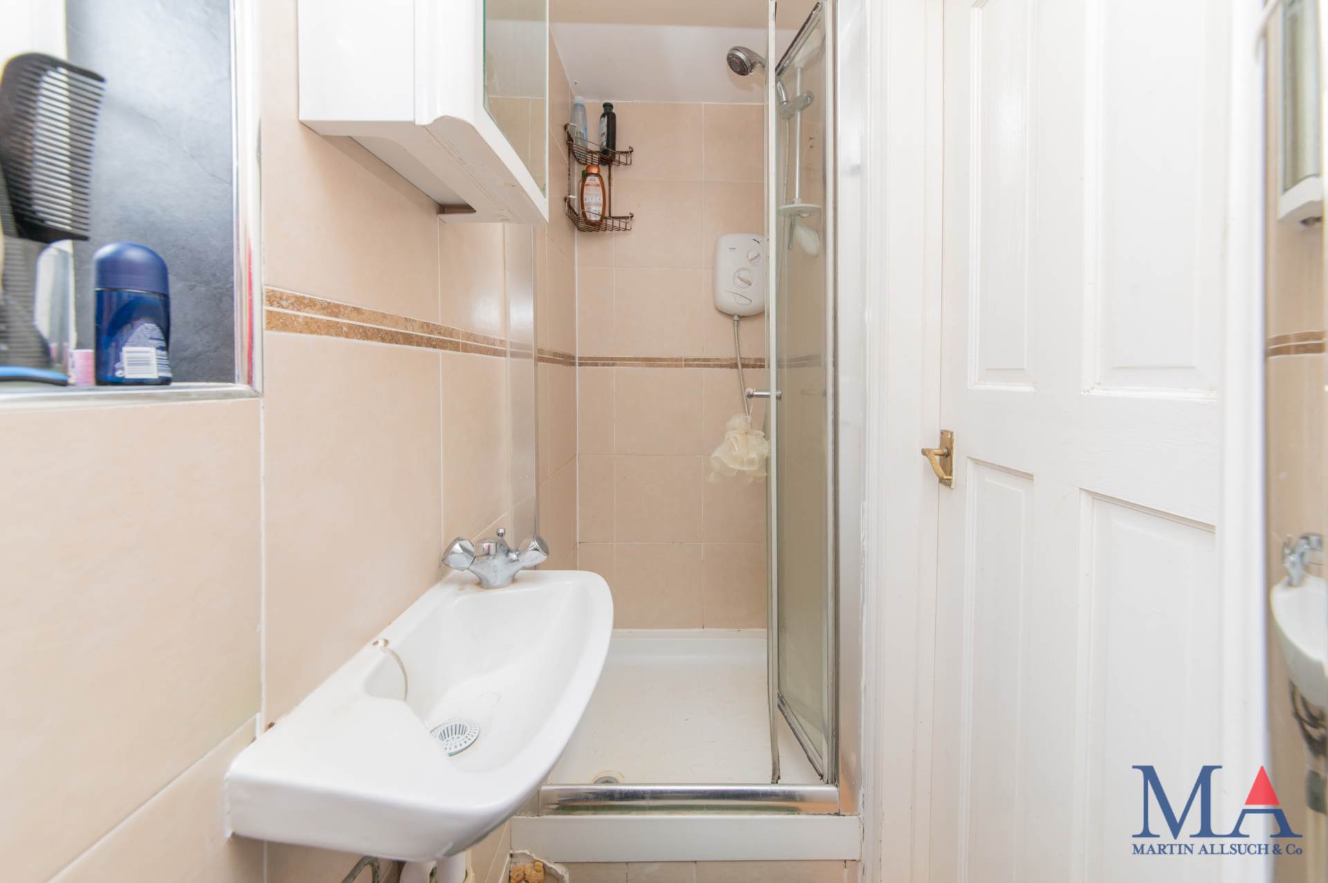 Fairmead Crescent, Edgware, HA8, Image 13