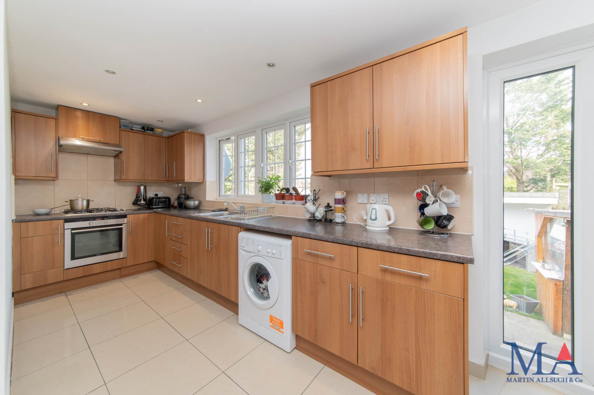 Fairmead Crescent, Edgware, HA8, Image 3