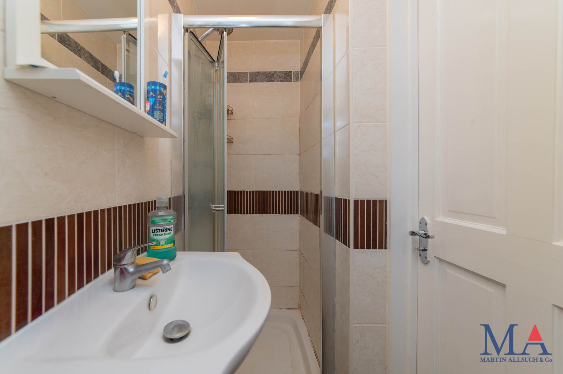Fairmead Crescent, Edgware, HA8, Image 9