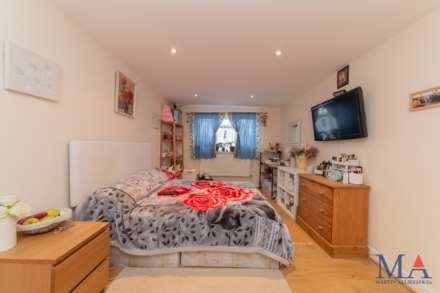 Fairmead Crescent, Edgware, HA8, Image 10