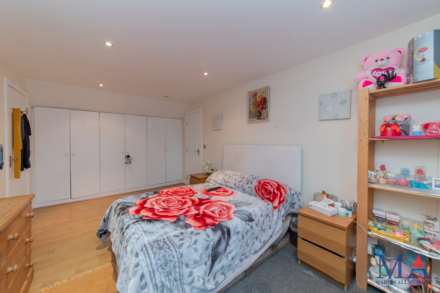 Fairmead Crescent, Edgware, HA8, Image 11