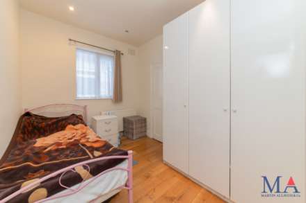 Fairmead Crescent, Edgware, HA8, Image 12
