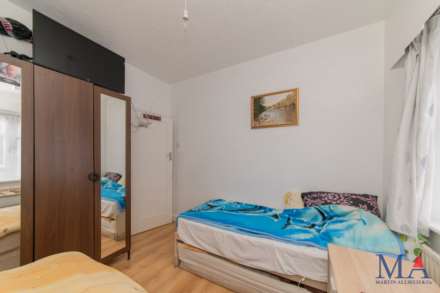 Fairmead Crescent, Edgware, HA8, Image 15