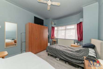 Fairmead Crescent, Edgware, HA8, Image 17