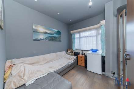 Fairmead Crescent, Edgware, HA8, Image 19