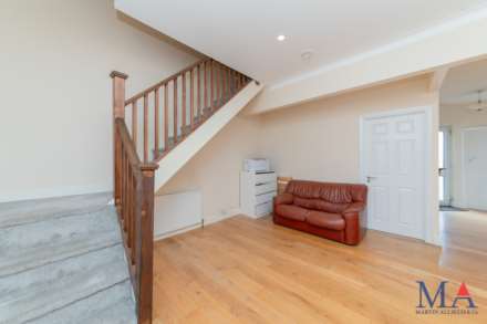 Fairmead Crescent, Edgware, HA8, Image 20