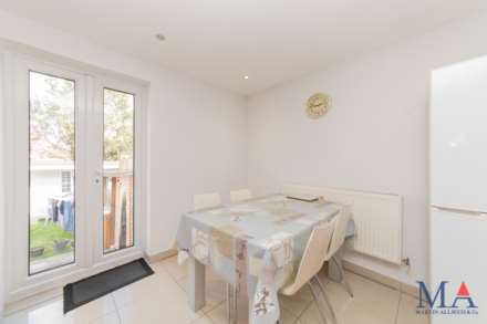 Fairmead Crescent, Edgware, HA8, Image 5