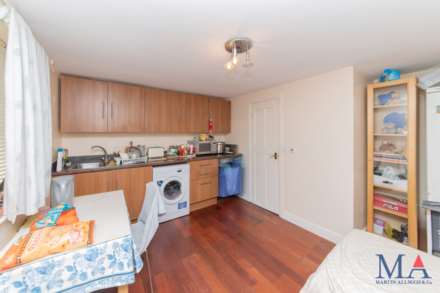 Fairmead Crescent, Edgware, HA8, Image 6