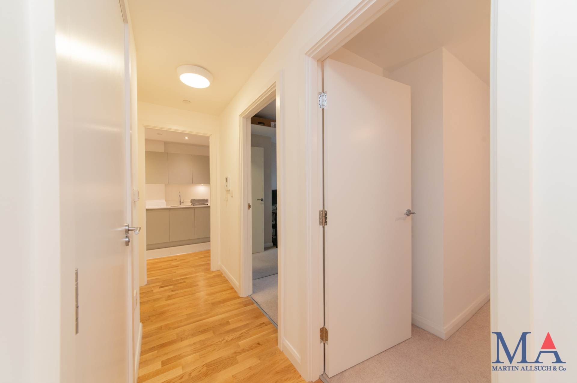 Brook Road, Borehamwood, Image 12