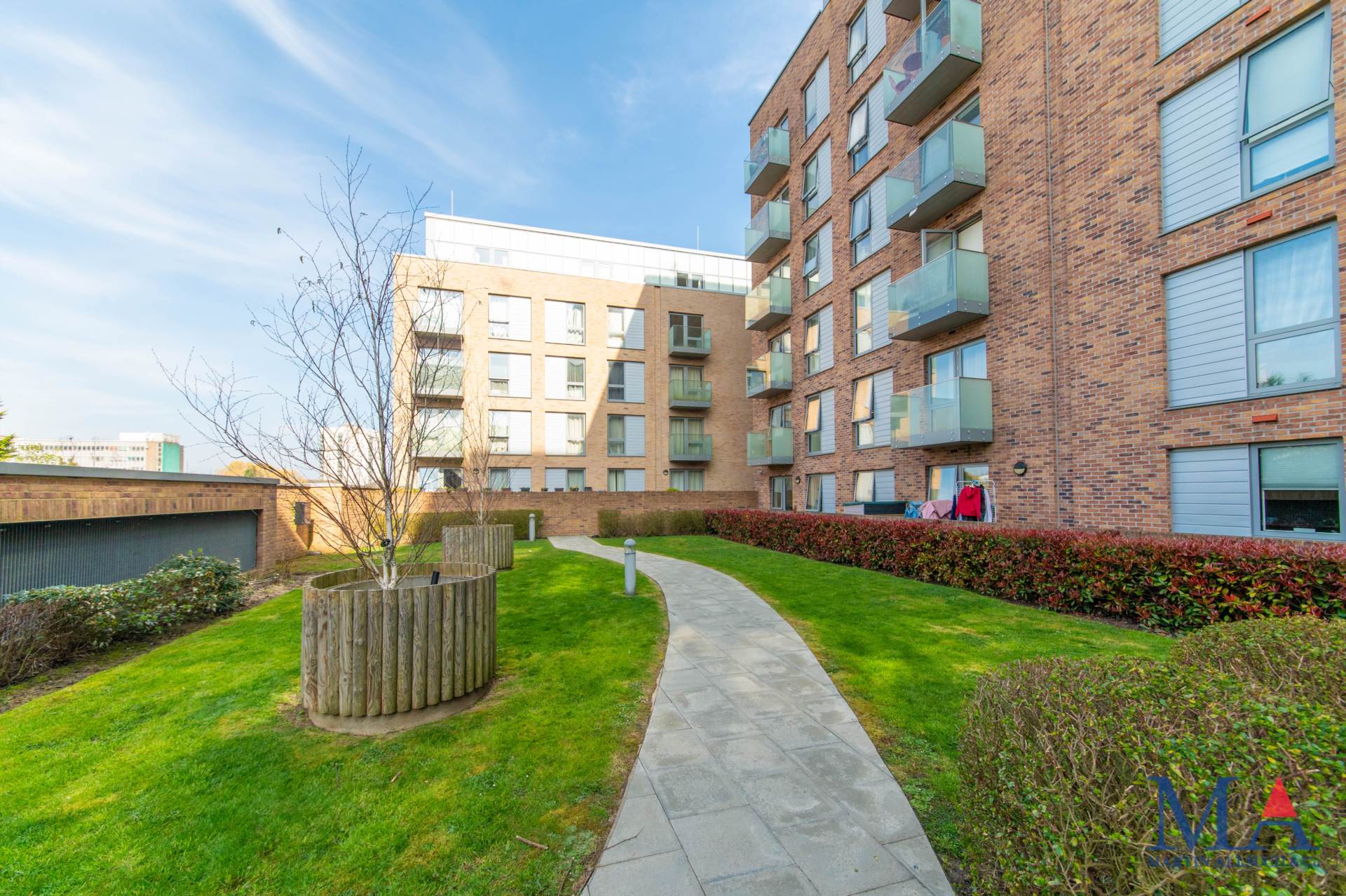 Brook Road, Borehamwood, Image 17
