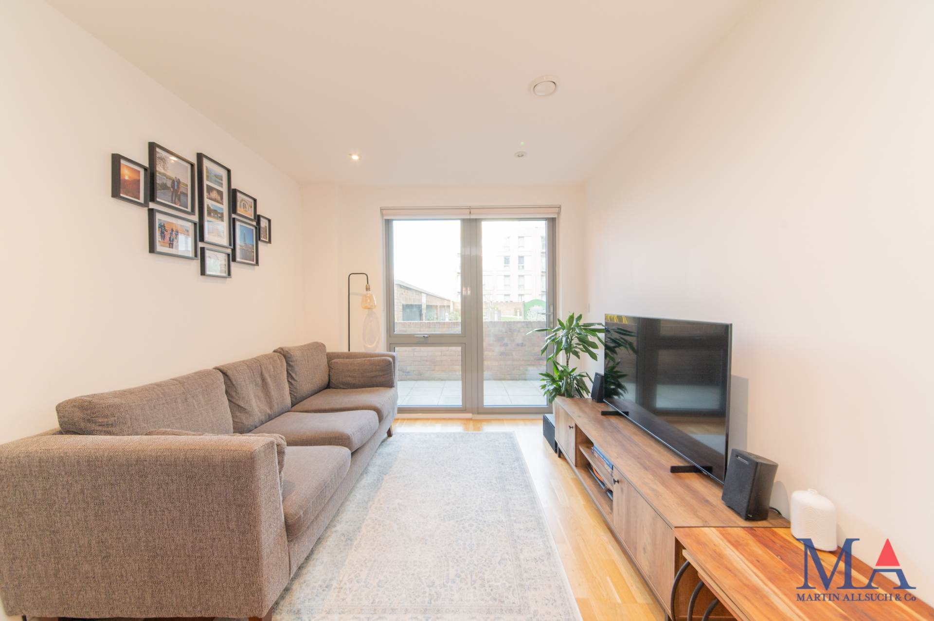 Brook Road, Borehamwood, Image 7