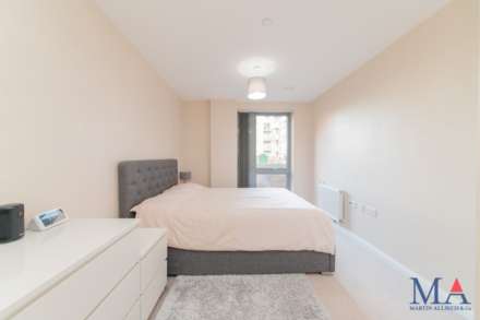 Brook Road, Borehamwood, Image 11