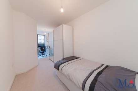 Brook Road, Borehamwood, Image 14