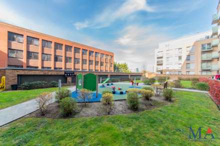 Brook Road, Borehamwood, Image 16