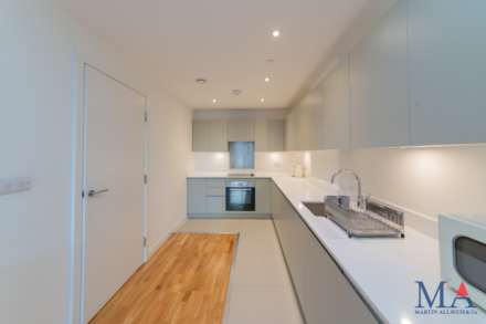 Brook Road, Borehamwood, Image 4