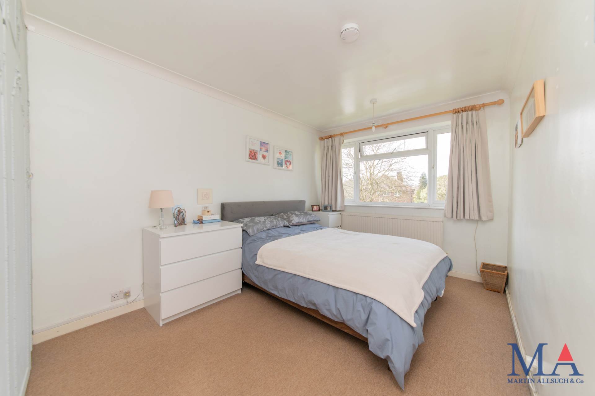 Vernon Crescent, East Barnet, Image 13